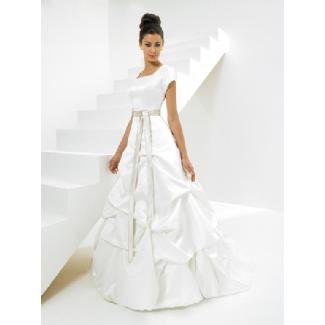 Allure Modest Dress Diamond White/Pearl Size 10 Image